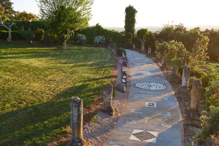 Camino empredado jardín